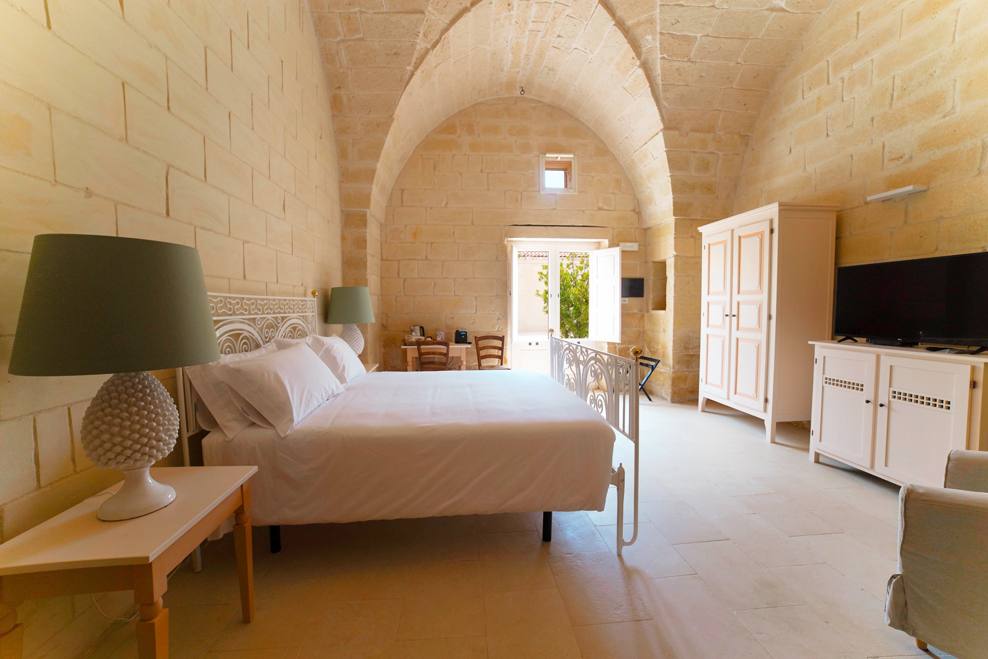 LiLei - Masseria tipica del Salento e Ospitalità Rurale a Lecce e Provincia, Agriturismo Lecce, Masseria, Mare, Masseria Rurale, Camere, | tenuta lecce | matrimonio in masseria salento | masserie salento cena | allestimento matrimonio country chic | masserie a lecce e dintorni