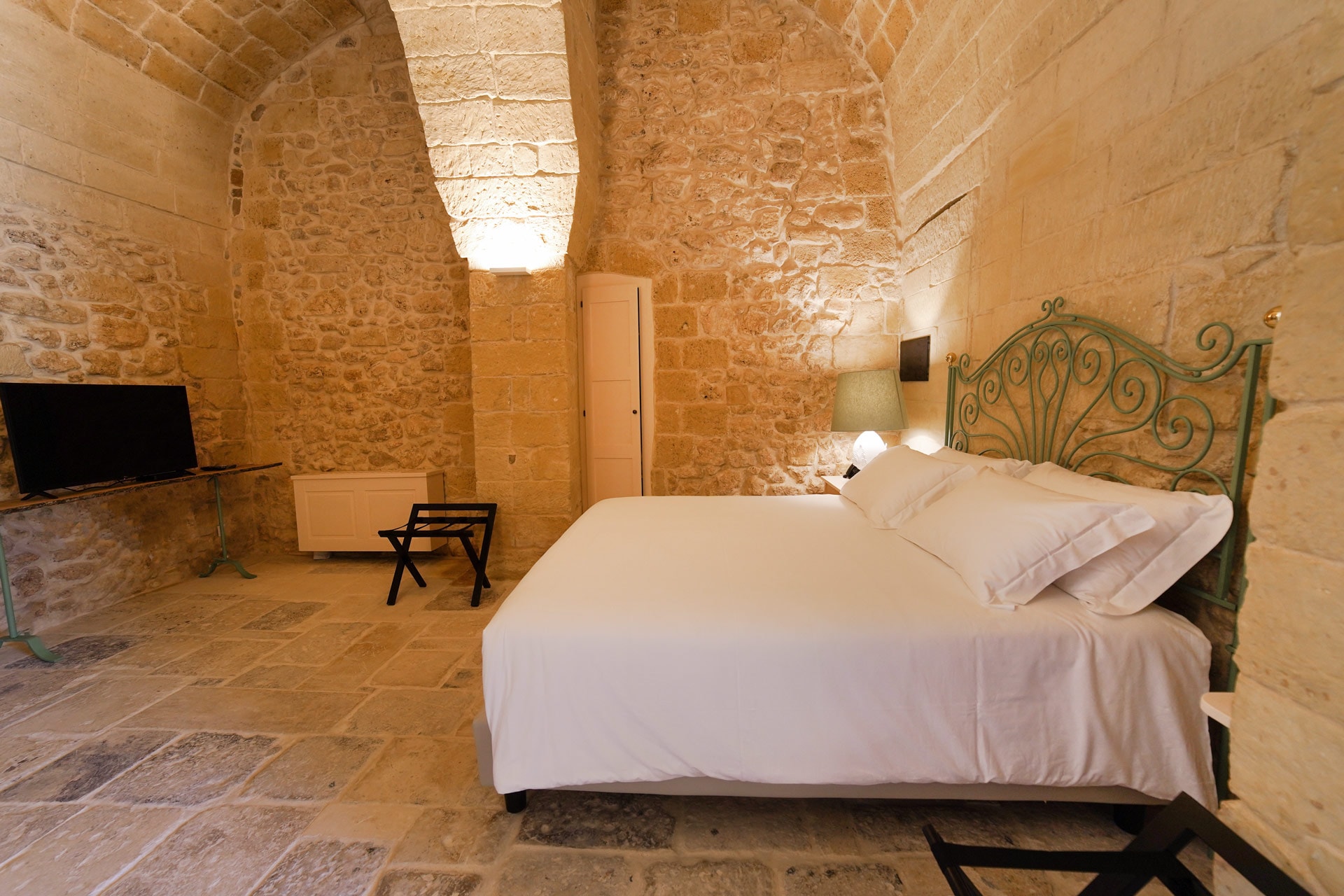 LiLei - Masseria tipica del Salento e Ospitalità Rurale a Lecce e Provincia, Agriturismo Lecce, Masseria, Mare, Masseria Rurale, Camere, | tenuta lecce | matrimonio in masseria salento | masserie salento cena | allestimento matrimonio country chic | masserie a lecce e dintorni